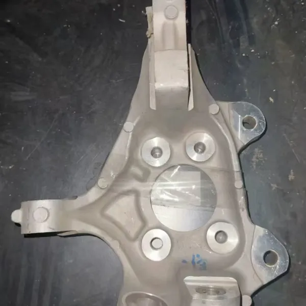 Used Parts for the Right Front Steering Knuckle Assembly of a BYD Formula Leopard 5 Titanium 3. photo-3