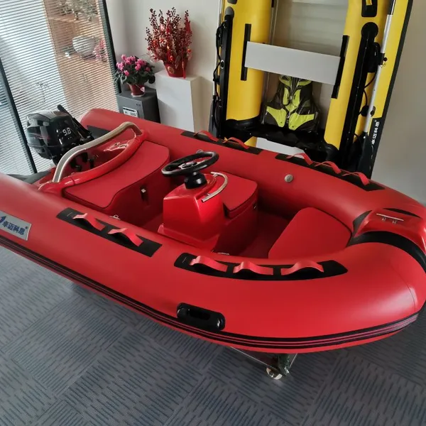 Лодка с армированной стекловолокном обшивкой. Лодка с утолщенным PVC. Рибовая лодка. Стекловолоконная штурмовая лодка. Яхта