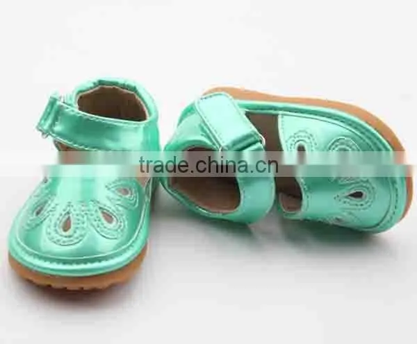 Top Quality Factory Wholesale Summer Sandals Children Squeaky Shoes photo-5