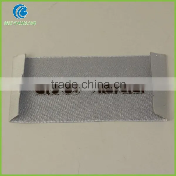 China Customized Brand Name Fabric Cloth Garment Label Woven Cheap Clothing Labels photo-6