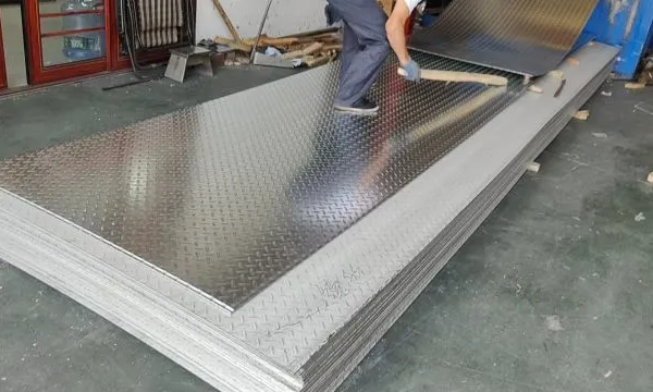 Hot Dipped Dx51d Z275 Z180 Zinc Coating High Quality Galvanized Steel Sheet Sgh340 Checkered Gi Plate photo-4