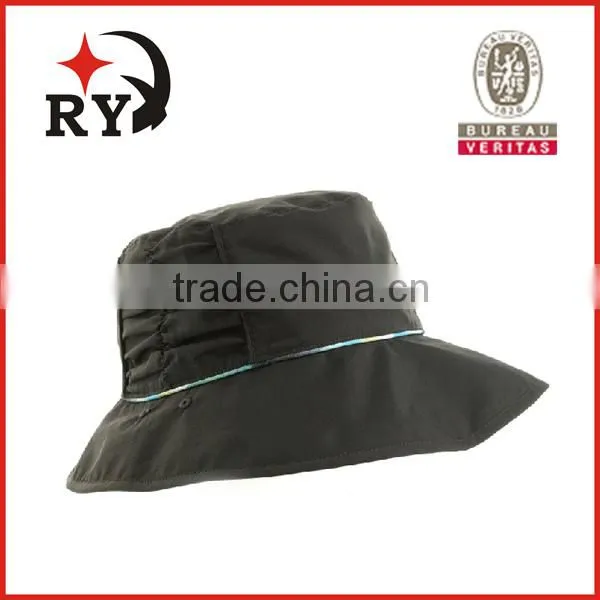 Promotional Black Graduation Cap and Gown 100% Shiny Polyester Custom