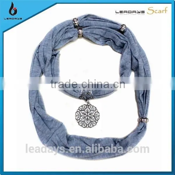 Supplier of China Products Polyester Silver Lurex Scarves