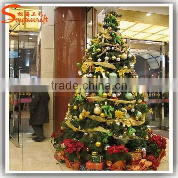 China Supplier Mini Plastic Christmas Tree Stand Xmas Tree Topper Decorate Tabletop Mini Led Artificial Christmas