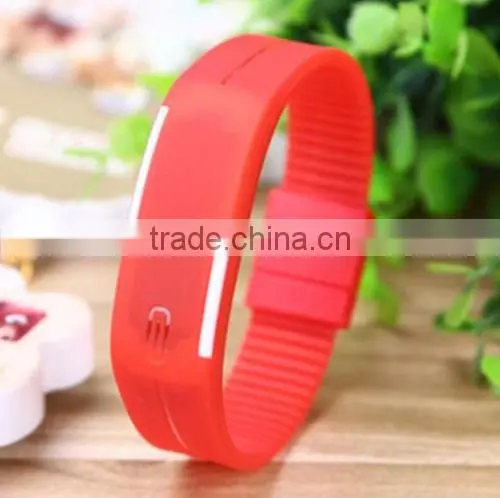 Red Fashion Silicone LED Sports Bracelet Waterproof Digital Wrist Watch Women photo-4