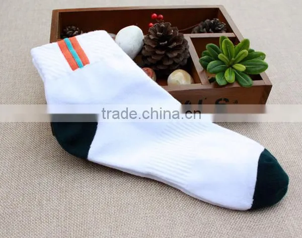 2016 Wholesale Men Cotton Basketball Sports Socks photo-3