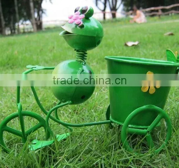 Garden Decoration Frog Painted Metal Frog Pot Metal Frog Frog Pot Outdoor Garden Frog Decor Frog With Bike Pot Flower Pot photo-3