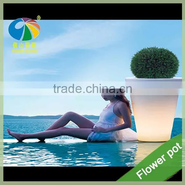 Aibaba Com Wholesale Large Outdoor Vases Plastic LED Flower Pot Garden Solar Light Pots With Rechargeable Battery photo-5