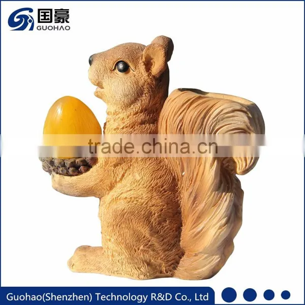 Garden Ornaments Resin Squirrel With Pinecone Solar Lights