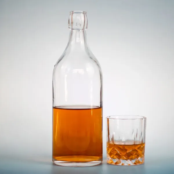 Wholesale 500ML 700ML 750ML Round Sample Spirits Exclusive Glass Bottles for Brandy Whisky Vodka Cork