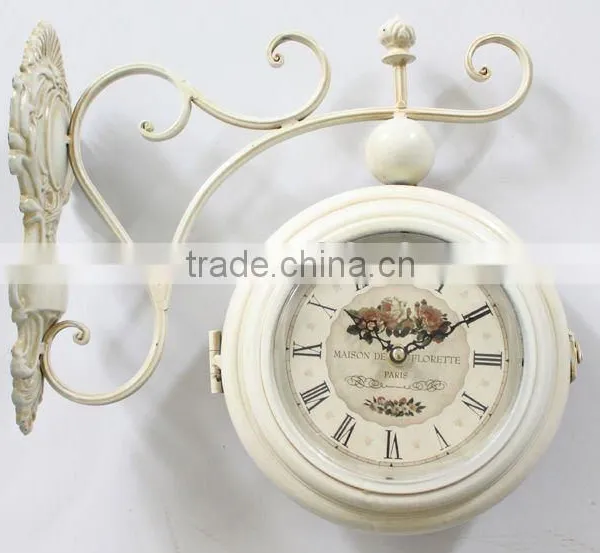Swinging Table Clock