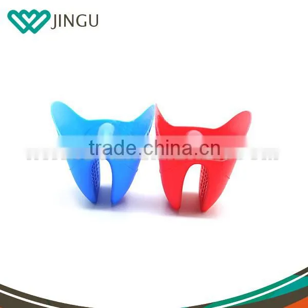 Hot Selling and Colorful Cute Silicone Heat Protective Resistant Cooking Gloves photo-2