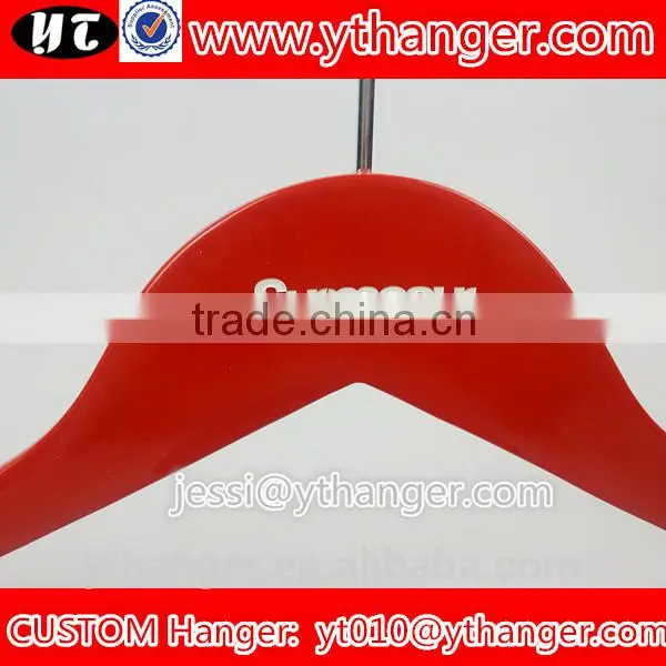 YY0514 Red Wooden Clothes Hanger With Bar Non-slip Wooden Suit Hanger With Logo photo-4