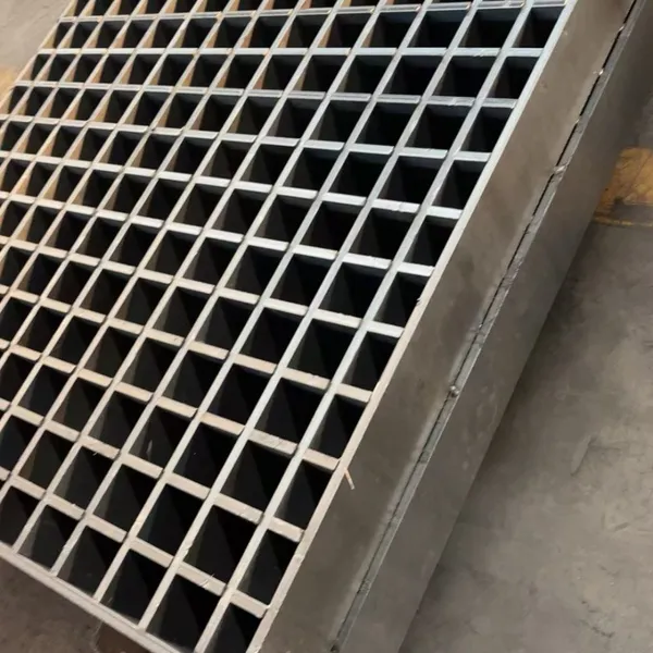 Industrial Platform Grating for Power Plant Catwalks Load Capacity 750kg/sqm Serrated Surface