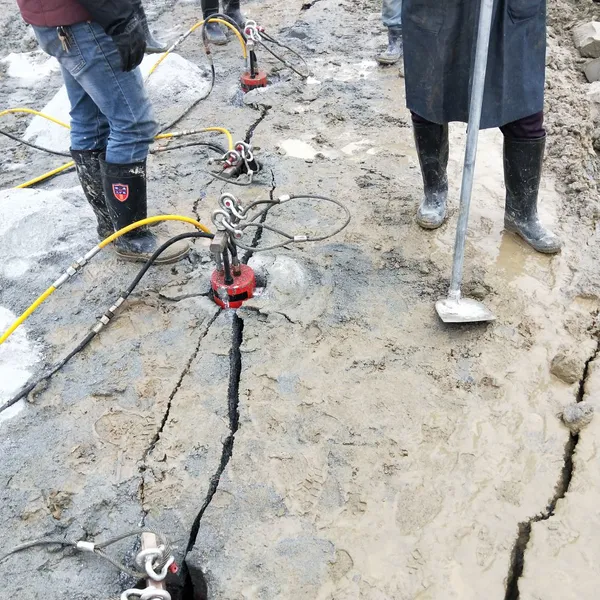 Hydraulic Rock Splitter, Which is Easy to Operate and Has High Mining Efficiency photo-4