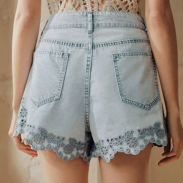 Romantic Lace Trim Embroidery Denim Shorts Women's Ruffle Hem Casual Shorts Vintage Light Wash Summer Wholesale photo-3