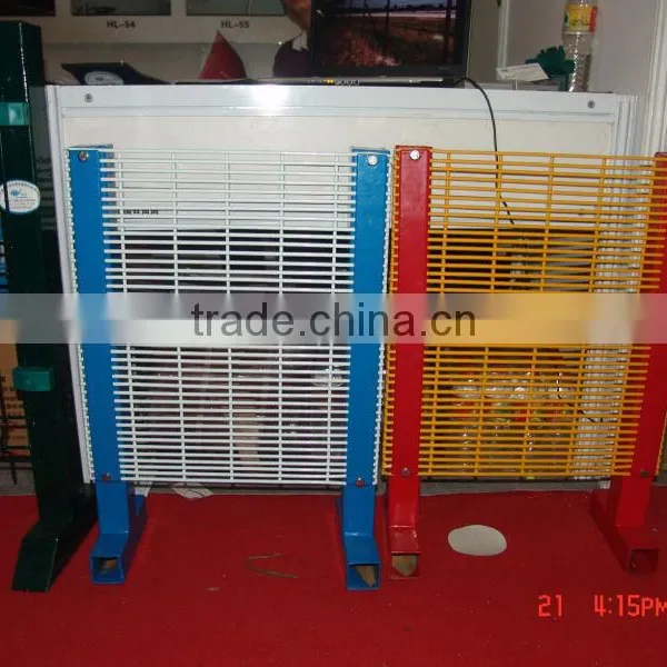 Pvc Coated Green Vinly Airport Bend Welded Wire Mesh Security Fence for Yard Guard photo-2