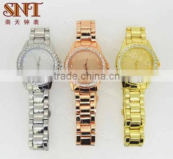 Fashionable Watch Decorated by Crystals With Quartz Movement on Sale photo-4