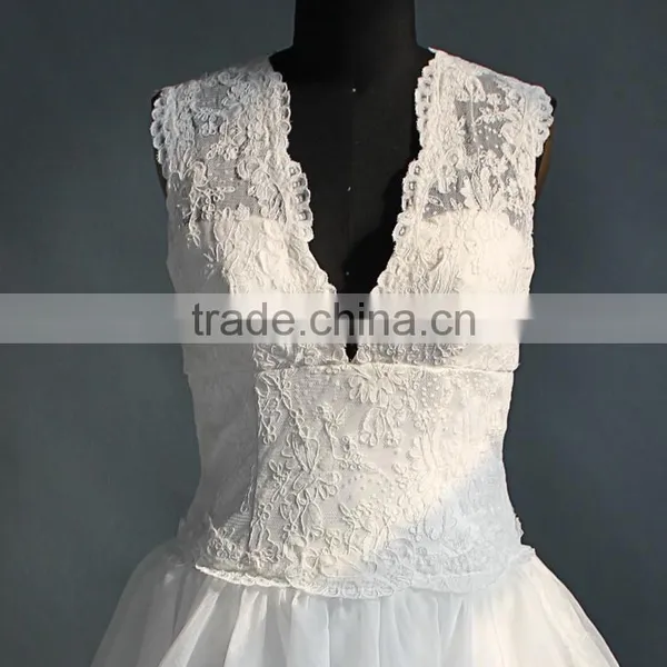 Applique Lace Deep V Neck Wedding Dress photo-5