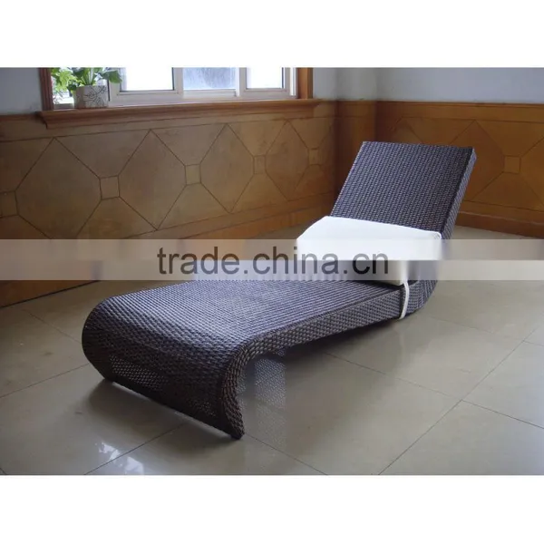 S Shape Rattan Lounger With Cushion photo-4