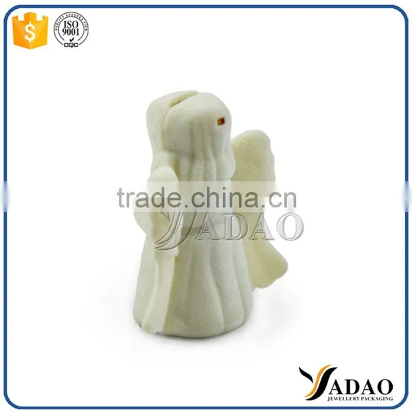 China Factory Fashion Customized Flocking Plastic Jewelry Package Box photo-4