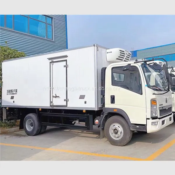 China Howo 4x2 Refrigerated Lighter Truck Trade for Transport Meat photo-2