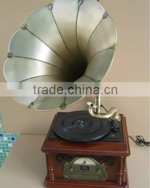 AEW411UR PROMOTIONAL ANTIQUE RADIO WITH BRASS HORN