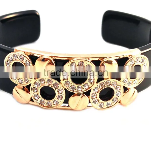 Featuring Gold Plated Detail and Loop Design Open Bangle photo-2