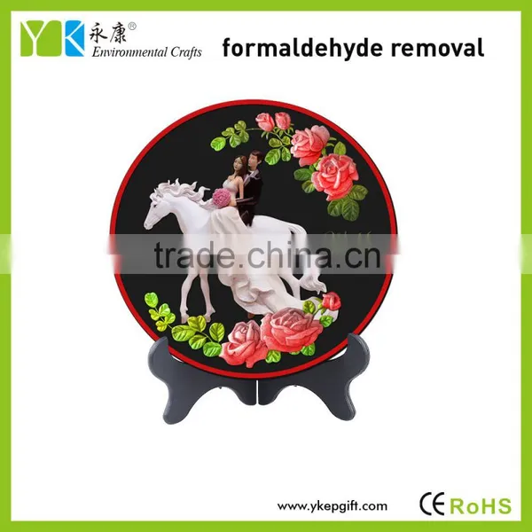 Loving Couple Figurine Formaldehyde Removal Wooden Handicraft