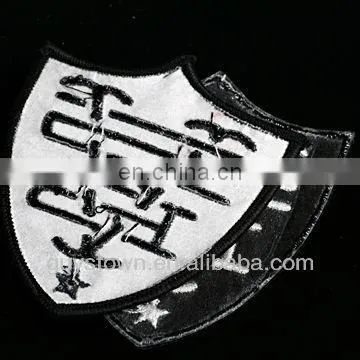 Custom Fashion Design Embroidery Woven Label for Garment photo-2