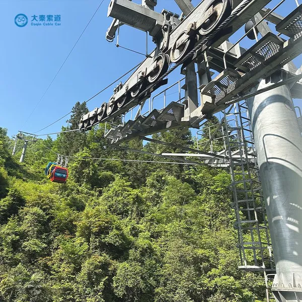 All-Weather Steel Outdoor Aerial Tramway for Commercial Use Year-Round Operation Heated Cabins Wind Resistance Reliable Harsh Dq Cableway photo-2