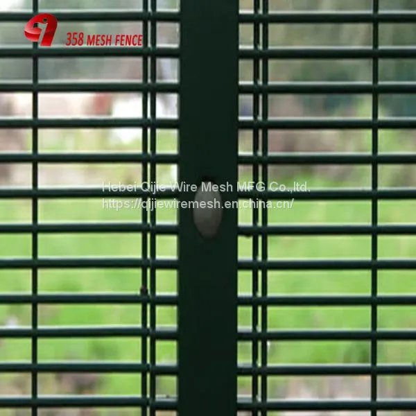 New Style Galvanized Metal Curvy Welded Wire Mesh Fence photo-4