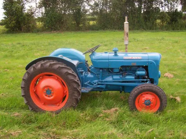 130hp 30hp 4 Wheel Tractor Farm Equipment Four Wheel 4 WD