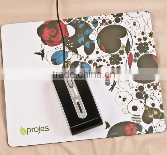 Flat rubber computer mouse pad