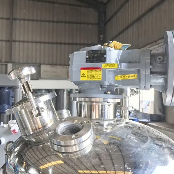 304 Stainless Steel Mixing Tank With 500L Capacity and Agitator System photo-3