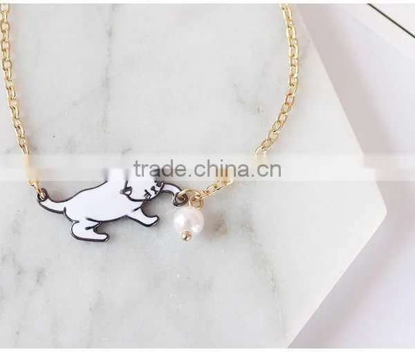 Enamel Cat Catching the Ball Bracelet Metal Cat Pearl Bead Charm Gold Chain Bracelet photo-4