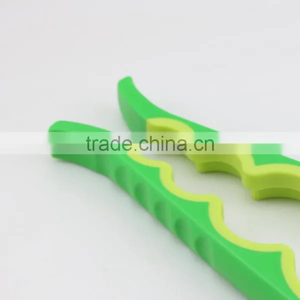 Eco-friendly Kitchen Cooking Tools Plastic Bottle Opener Wine Accessories photo-2