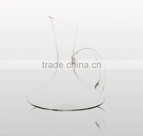Highly Popular Shaped Glass Wine Decanter Wine Aerator Decanter