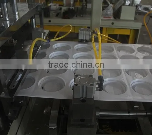 Cold Drinking Juice Paper Cup Lid Forming Machine photo-4