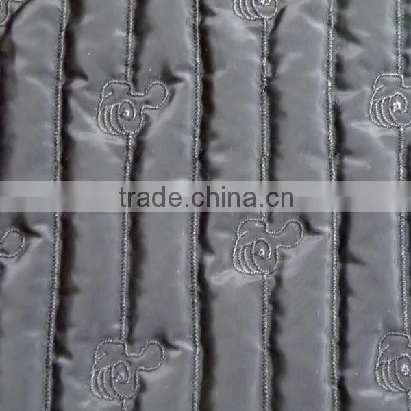 210T Waterproof Stripe Polyester Embroidered Thermal Padding Quilting Fabric China for Clothing photo-2