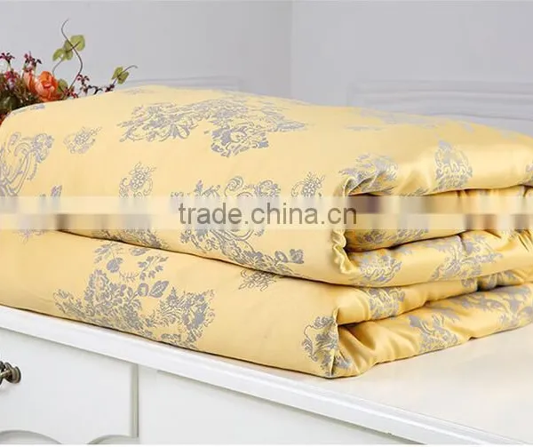 100% Silk Quilt With Jacquard Yellow Flower photo-2