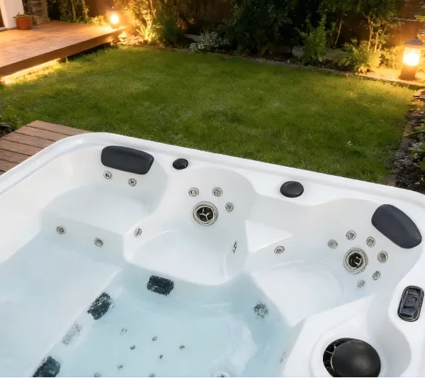 AlbaniaWall-mounted Whirlpool BathtubHydromassageeffectivelyrelievesmusclefatigue.