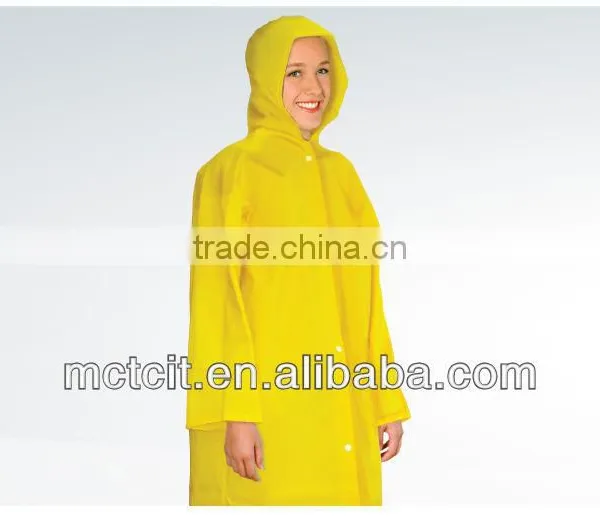 Cheap Disposable Anti-oil Yellow CPE Rain Coat With Buttons photo-2