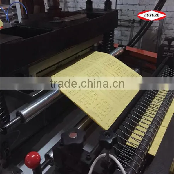 Automatic Plastic Embossing Machine photo-4