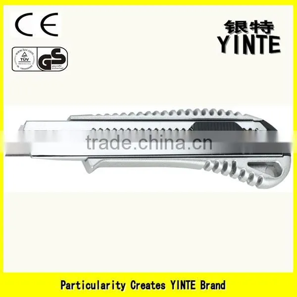 China Factory Hand Tool Utility Knife Cutter With New Insulation Plastic and Silver Color photo-3