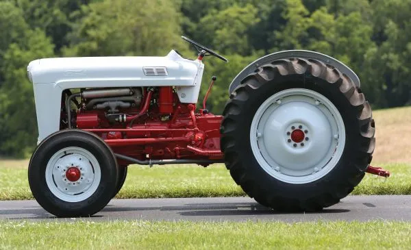 90hp 30hp 4 WD Tractor Farm Equipment Hydrostatic Engine High Efficiency
