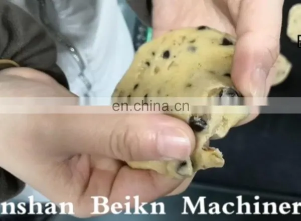 Double Hoppers Encrusting and Aligning Machine for Making Chocolate Chip Cookie/chip Cookie Forming Machine photo-3