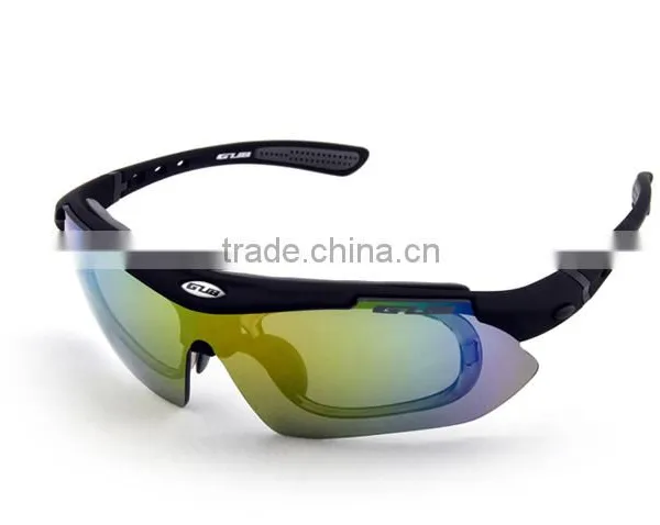 Robot Modeling Sport Ski Goggles photo-5