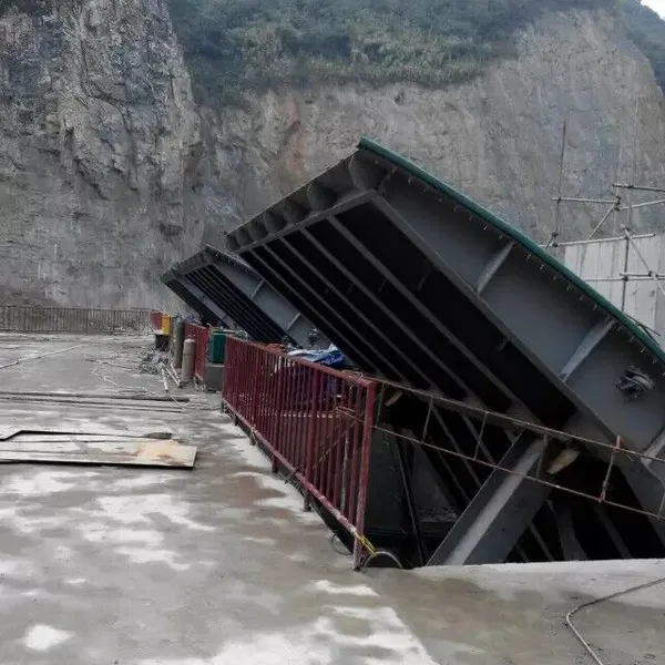 Mali steel sluice gates, stainless steel hydraulic engineering water-stopping gates, reservoir channel gates, curved steel dam gates manufacturer