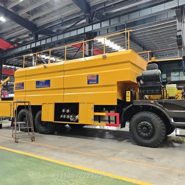 Sinotruk Mining Export-type Grease Filling Vehicle, Heavy Truck and Mining Truck Oil, Diesel, and Coolant Supply Vehicle photo-5